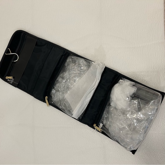 Toiletry bag - Picture 3 of 7